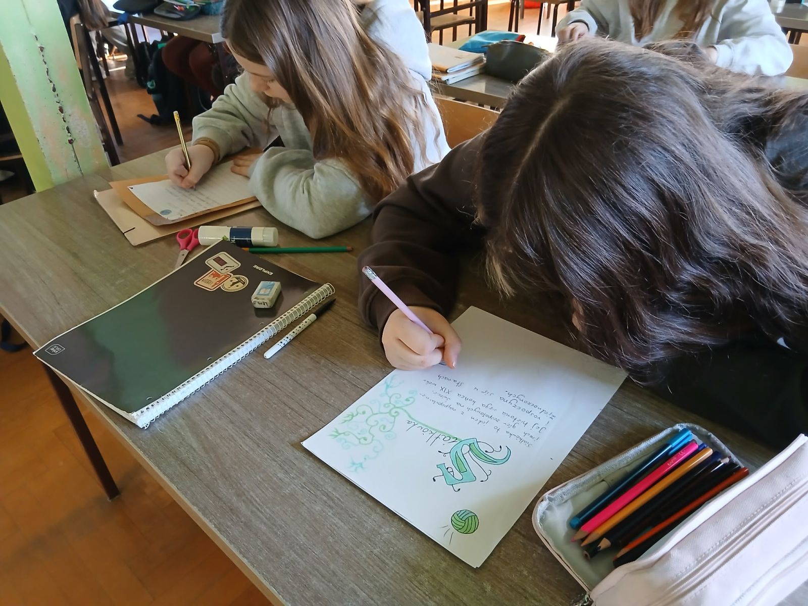 Zdjęcie: Benedyktyńska praca uczniów – średniowieczne inicjały pełne pasji