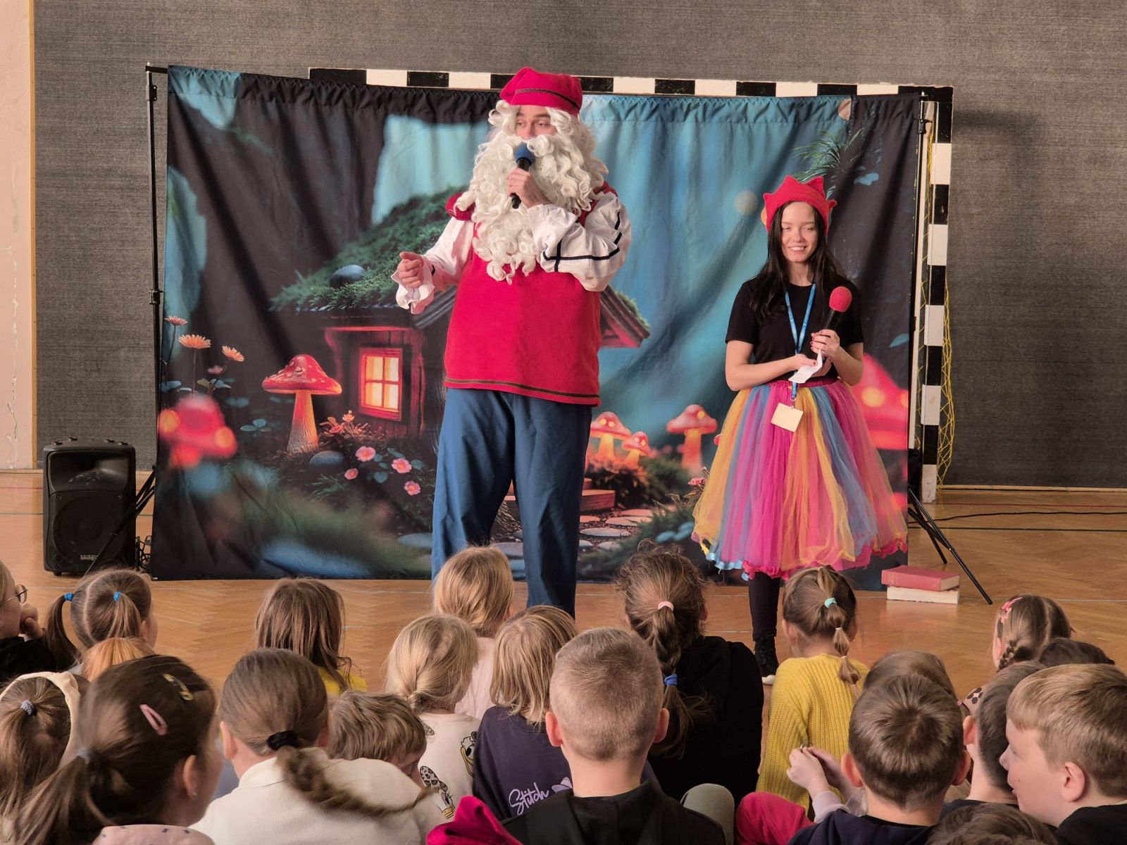 Zdjęcie: Przedstawienie teatralne pt. „Zaczarowana księga”