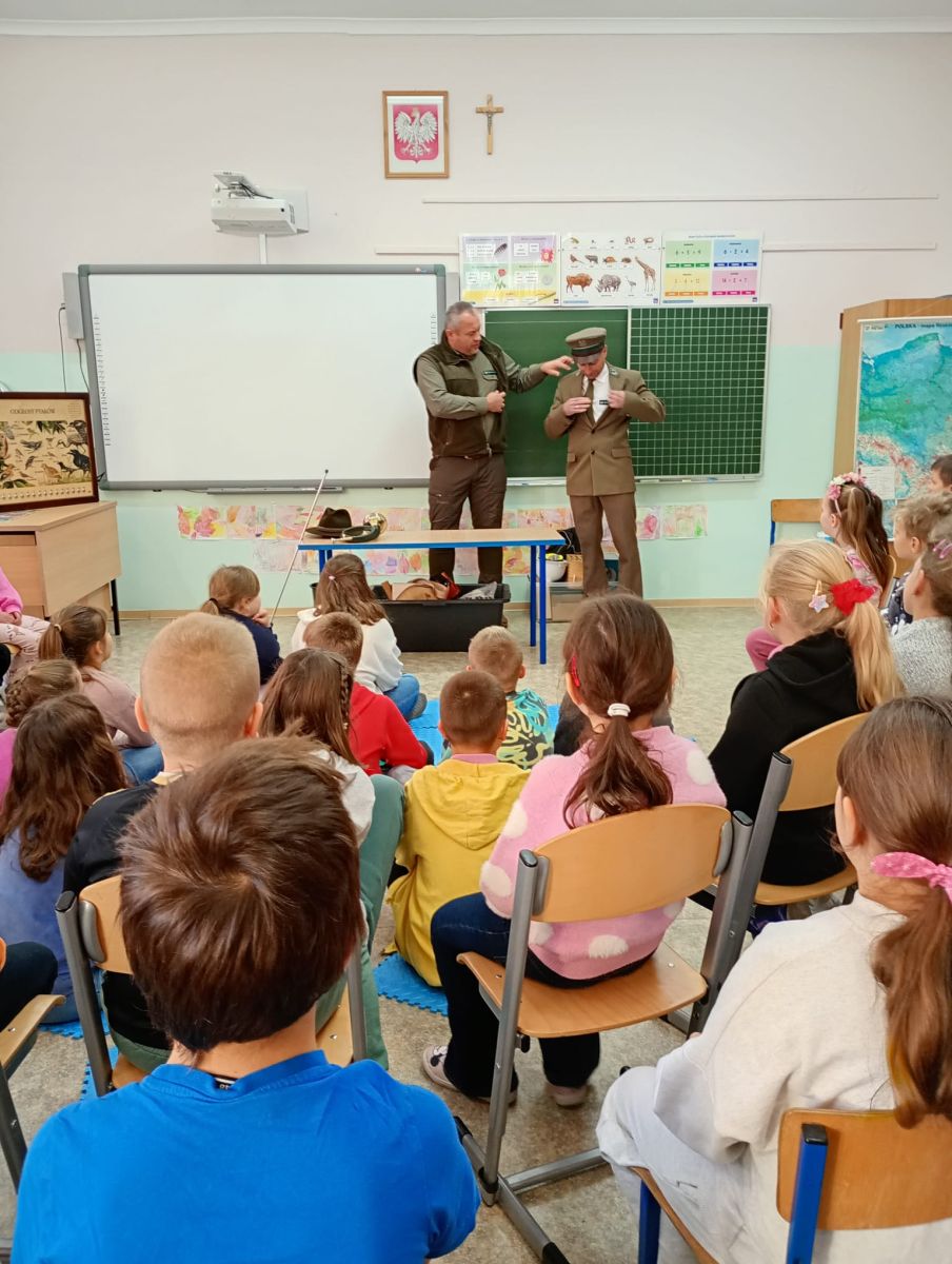 Zdjęcie: Ciekawe spotkanie klas 1-3 z pracownikami Nadleśnictwa Myślibórz